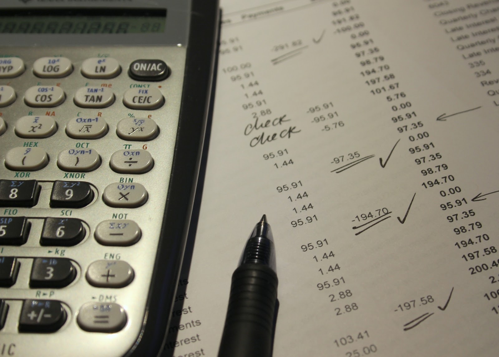 ¿Cómo encontrar el EIN de una empresa: una calculadora, un bolígrafo y una hoja de cálculo?