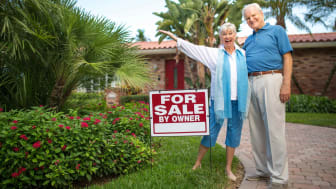 Pareja de ancianos que compra una casa en Florida