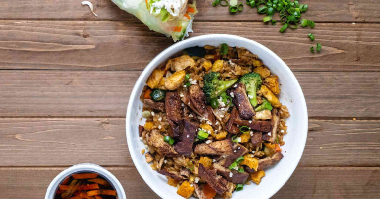 Cómo la misión de este emprendedor de llevar la "cocina negra" vegana a las masas llegó a los estantes de Whole Foods
              