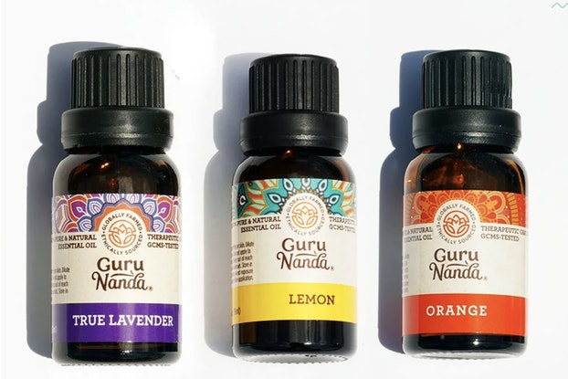   Imagen del producto de tres variedades de aceites esenciales.
