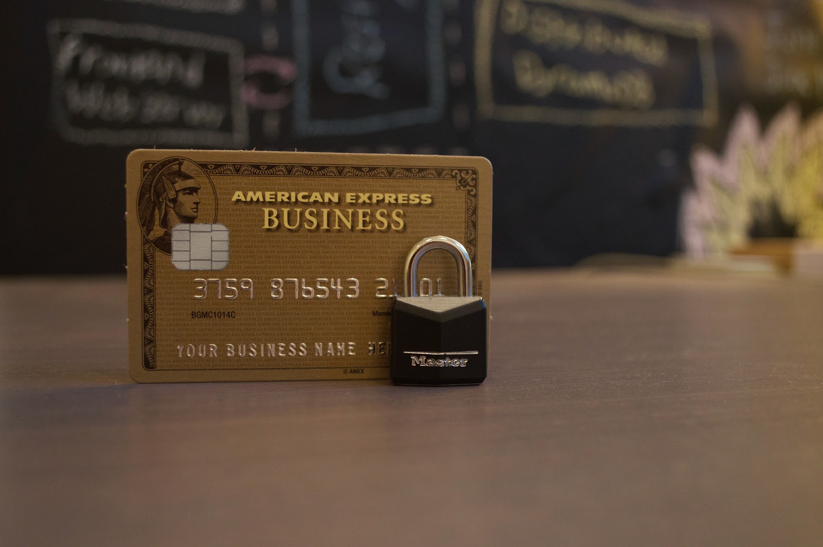 Conozca su puntaje de crédito: tarjeta de oro American Express Business
