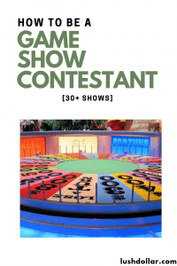 Imagen de una mujer feliz posiblemente ganando un programa de juegos